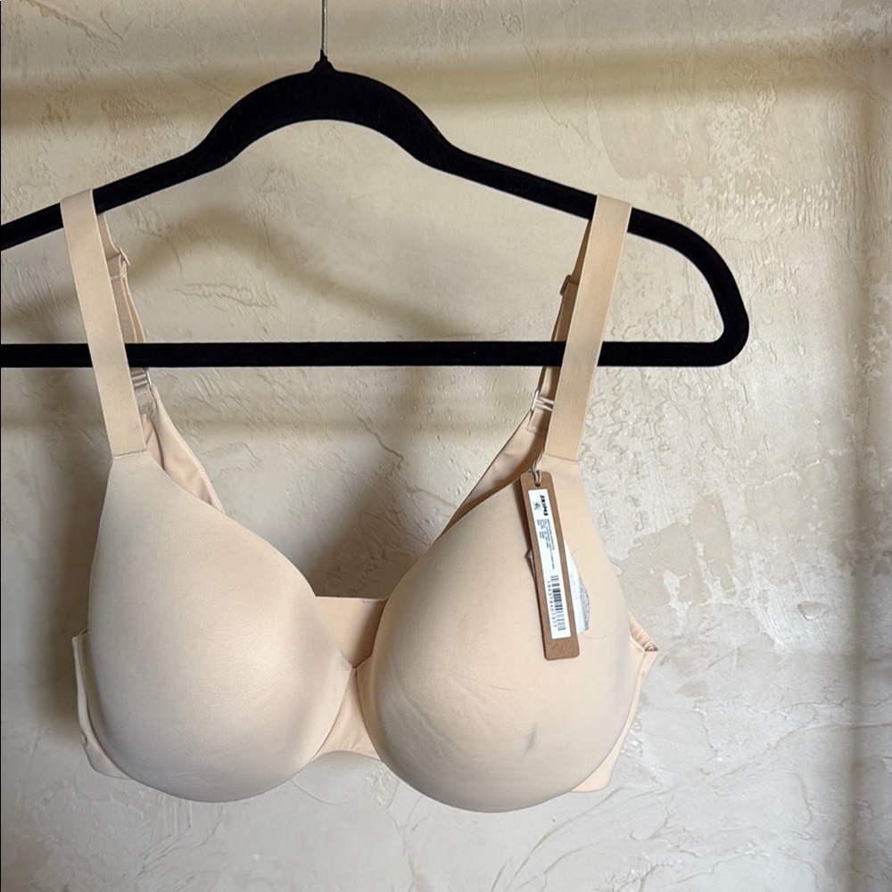 SKims full coverage NWT color sand size 33DD